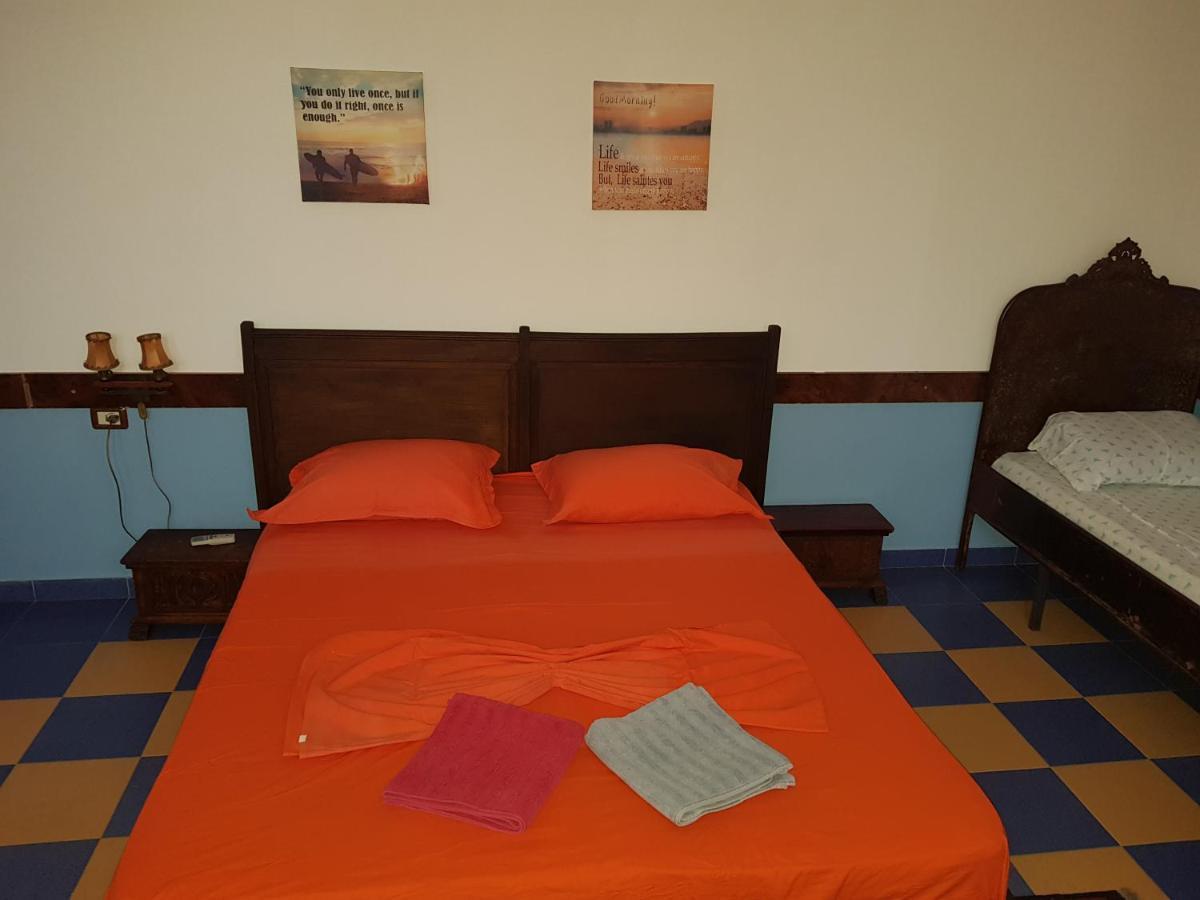 Home Hostel Shkoder Bagian luar foto